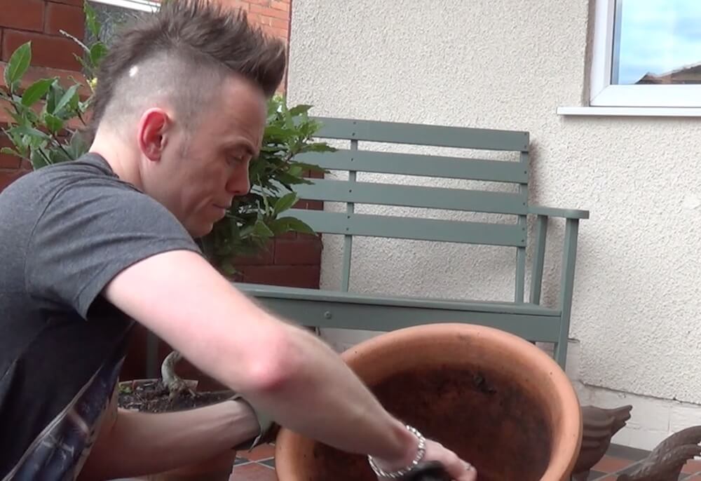 cleaning the new pot