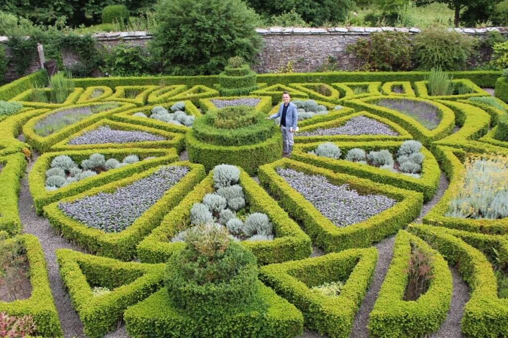 Un jardin de parterre formel au Pays de Galles