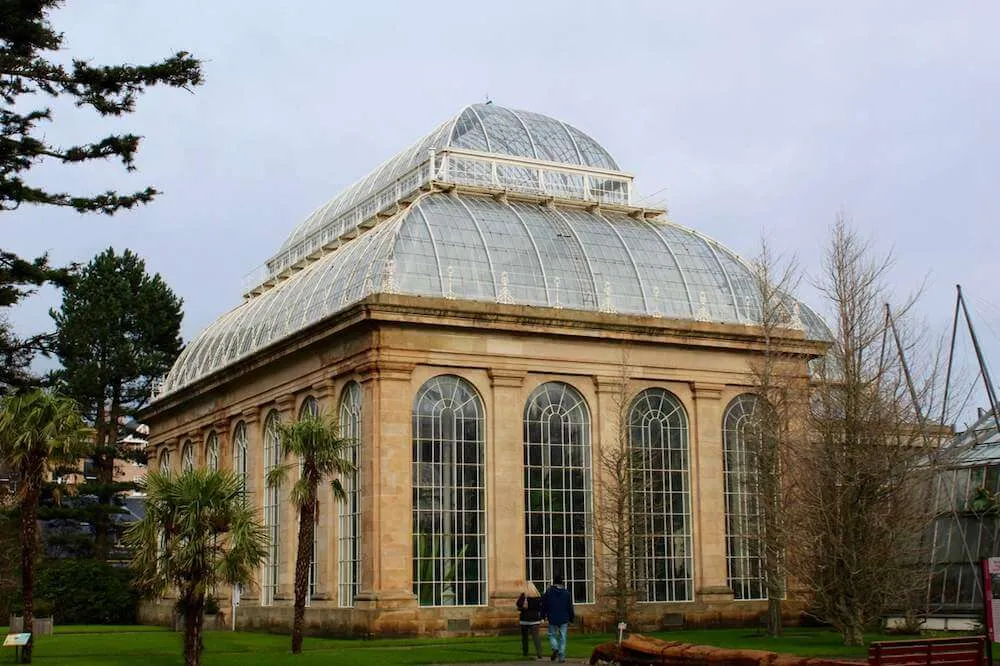 Edinburghs large tropical glasshouse