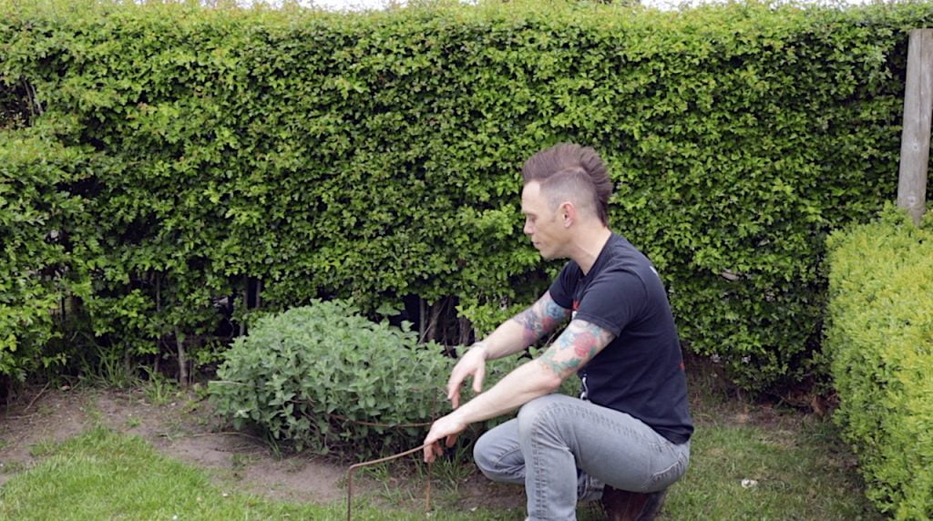 Garden ninja fitting metal plant supports
