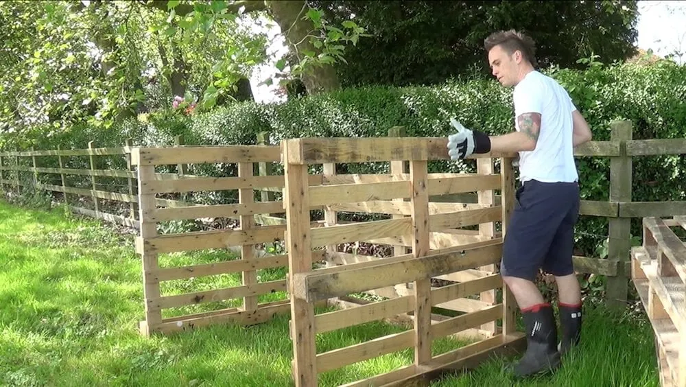 Garden Ninja builds a pallet compost bin