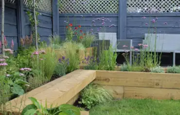 Integrated bench in a family friendly garden design by Garden Ninja