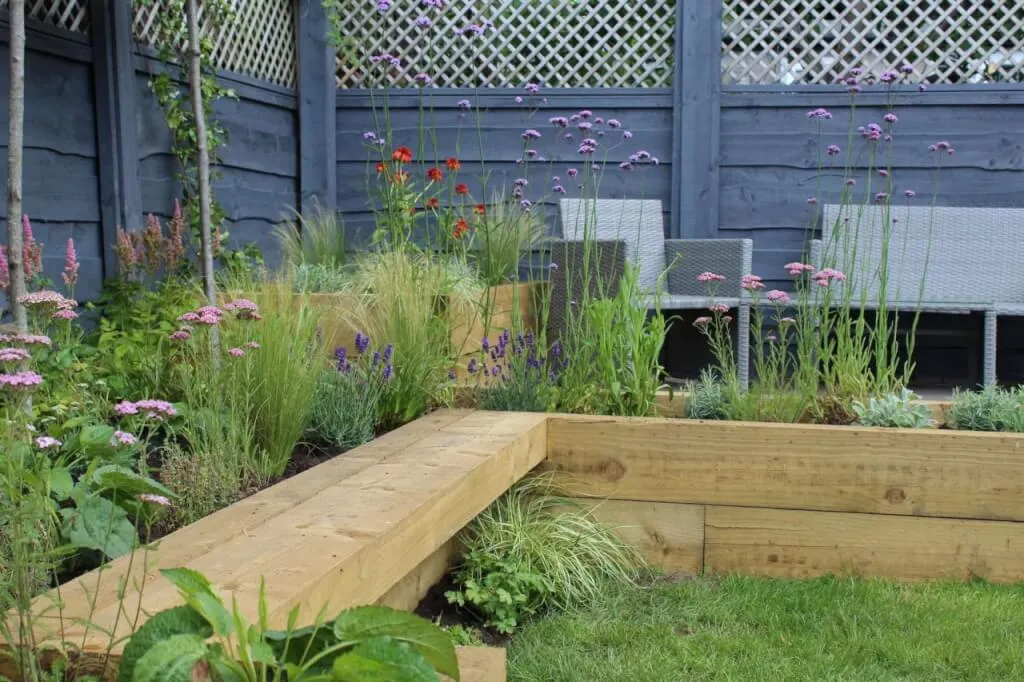 Integrated bench in a family friendly garden design by Garden Ninja