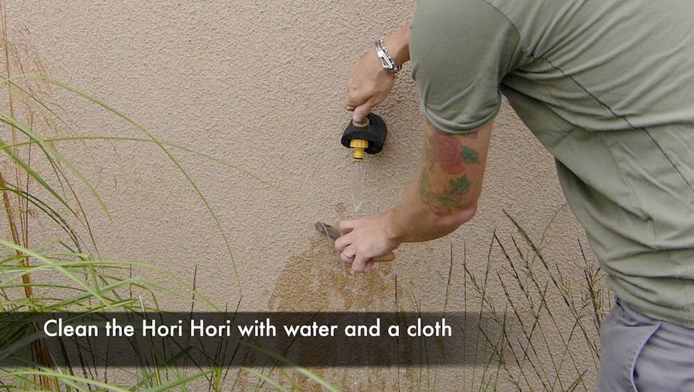 Cleaning a hori hori gardening knife