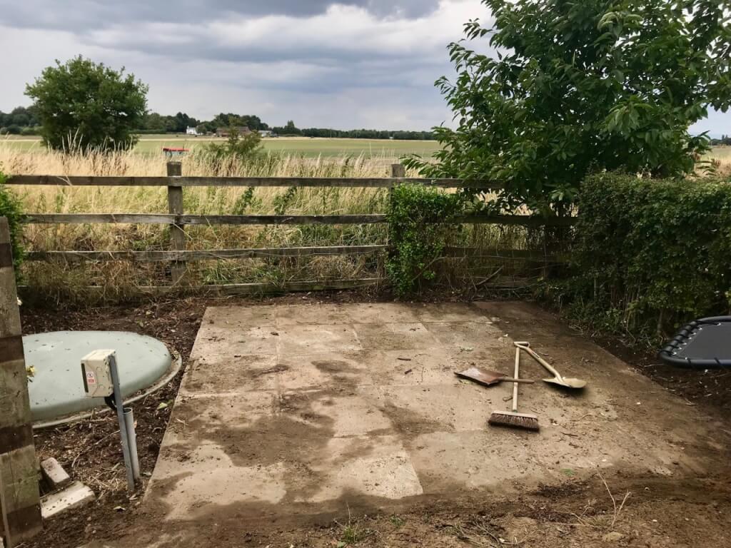 Flagged base for a greenhouse