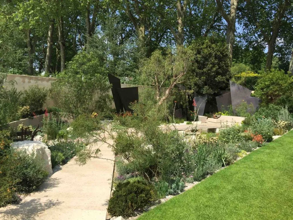 A modern yet natural garden at RHS Chelsea