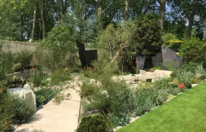 A modern yet natural garden at RHS Chelsea