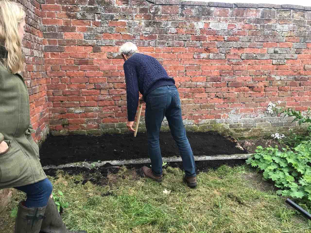 dibber method no dig - Garden Ninja Ltd Garden Design