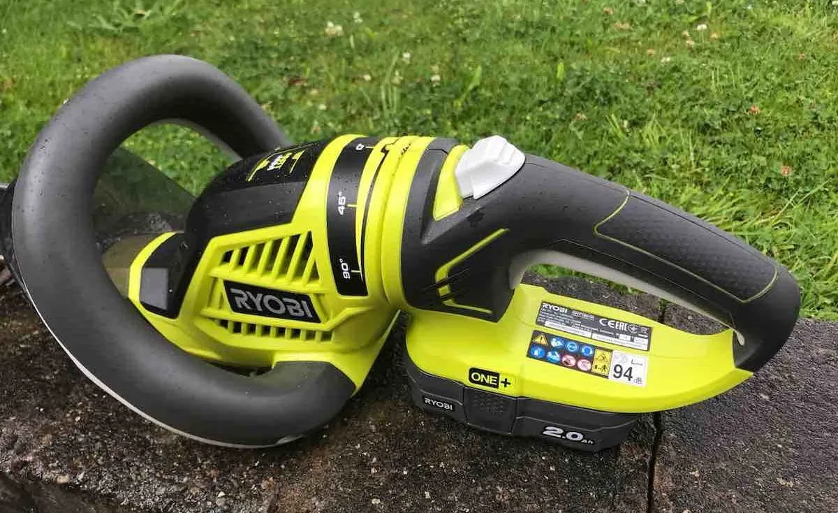 the handle of the Ryobi hedge trimmer