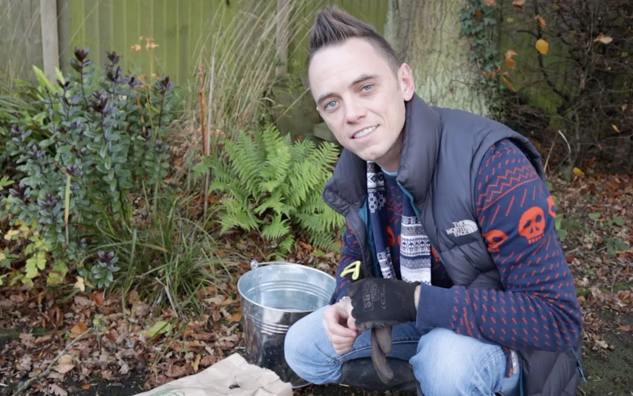 Garden Ninja Lee Burkhill planting roses correctly for best results
