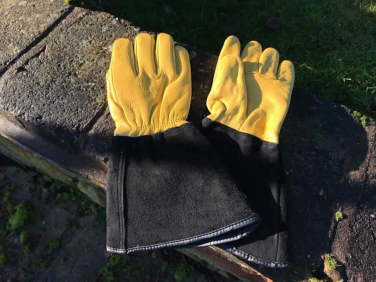 Gold Leaf Tough Touch gardening gloves