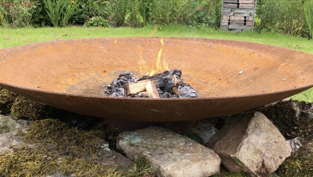 Build A Fire Pit Easy Garden Diy Guide, How Big Should A Fire Pit Circle Be
