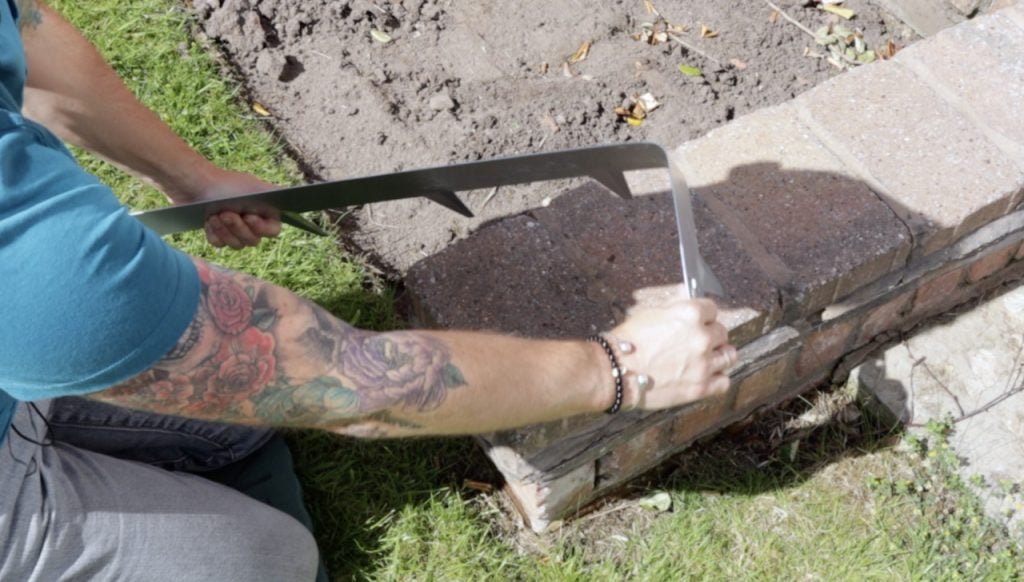 Corner for lawn edging