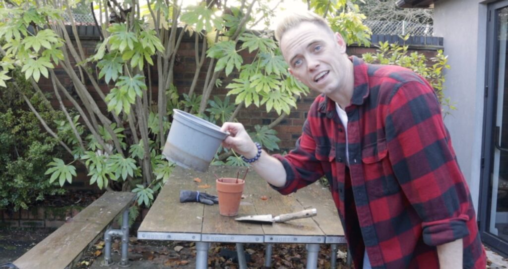 Pots for hardwood cuttings