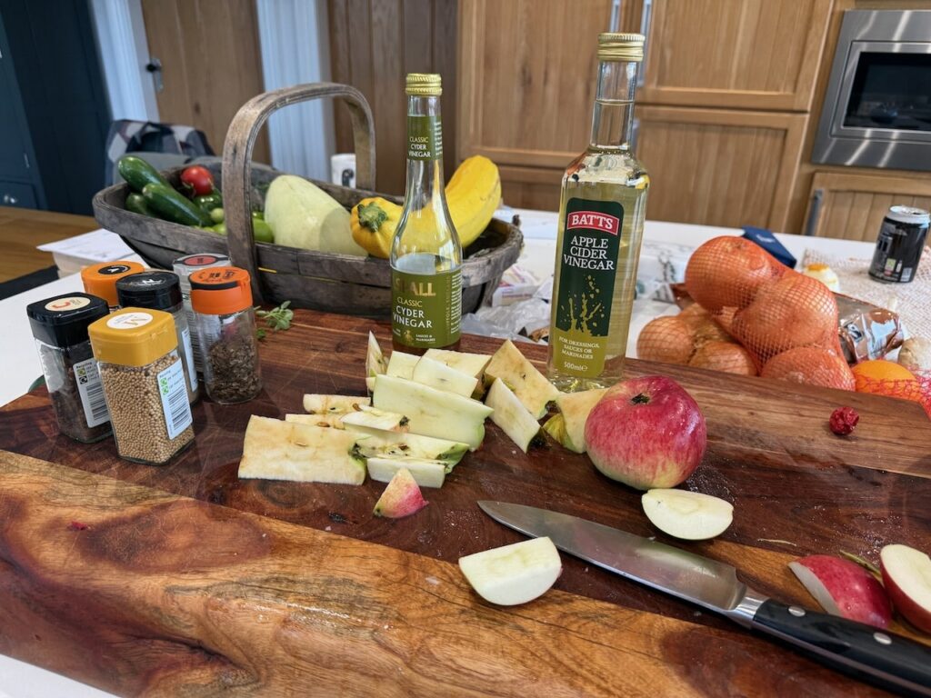 How to make apple chutney