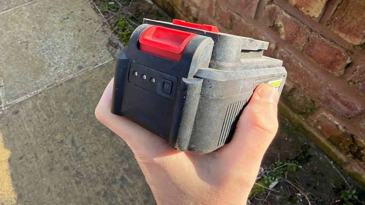How to store garden batteries for tools