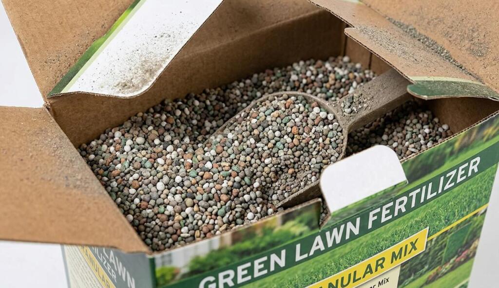 Granular lawn feed