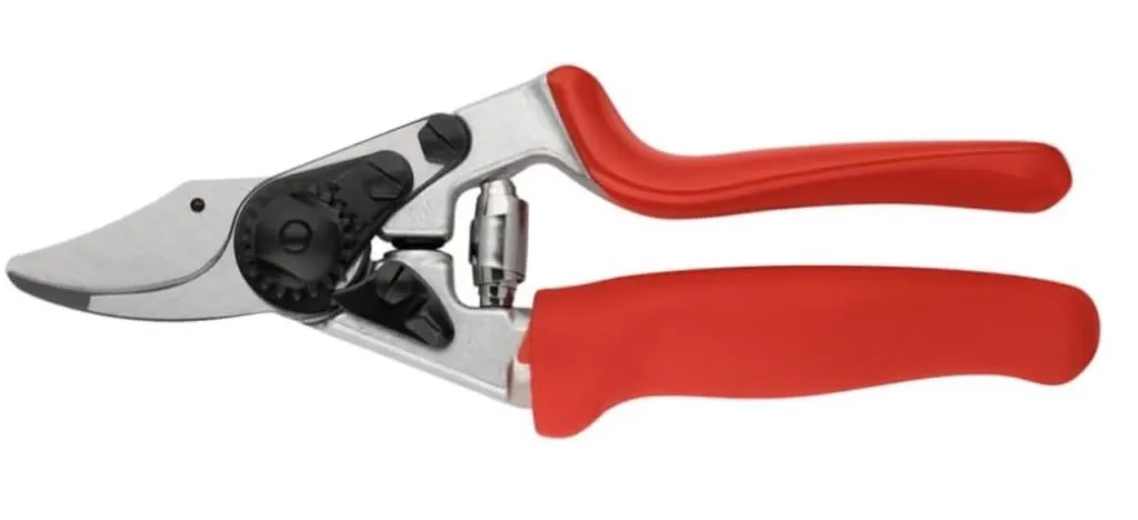 Rotating secateurs