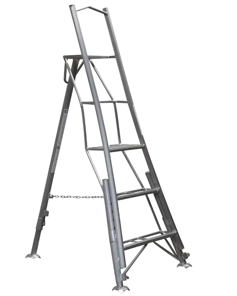 Best gardening ladders for hedges